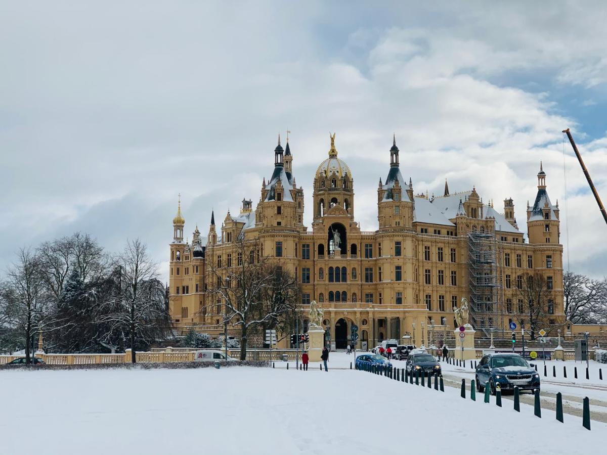 Zum Weissen Haus Otel Schwerin  Dış mekan fotoğraf